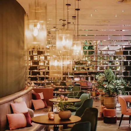 鹿特丹希尔顿酒店 酒店